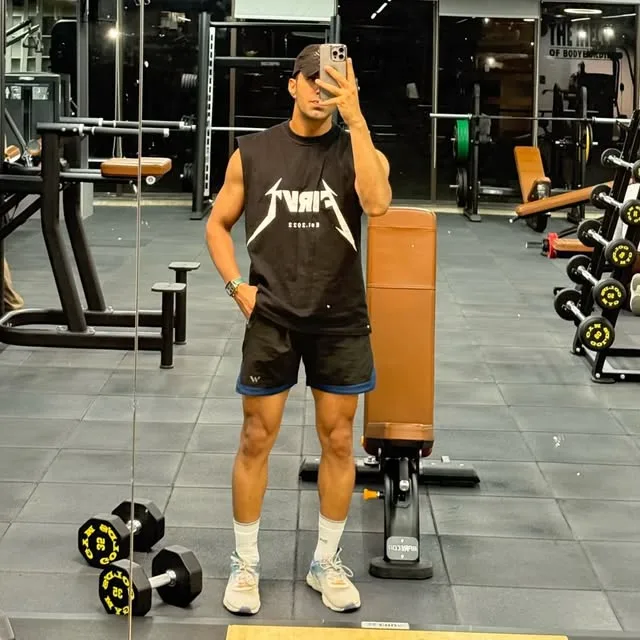 𝐲𝐨𝐠𝐞𝐬𝐡 🇮🇳 Instagram profile photo
