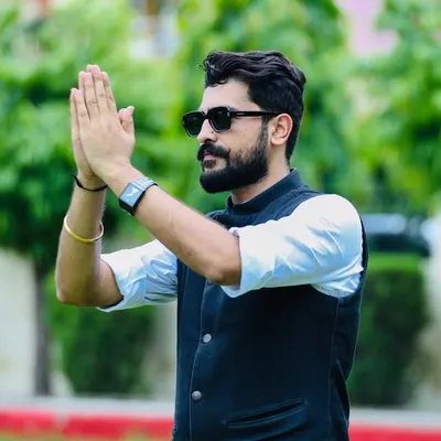 Vvinayak Gulshan ๐ฎ๐ณ๐๐ปโ๏ธ profile