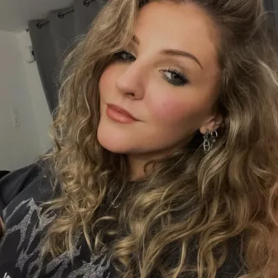 léonie profile