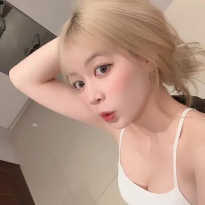 甄 profile
