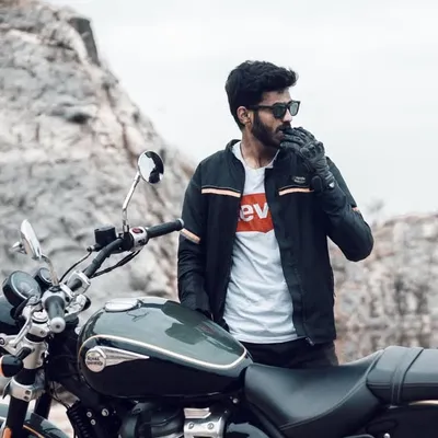 Akshay profile
