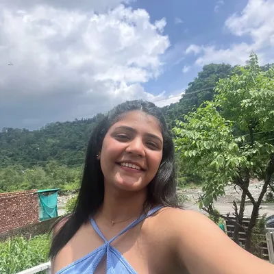 Ishika Saxena profile