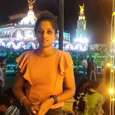 ചുവപ്പിനെ പ്രണയിച്ചവൾ profile