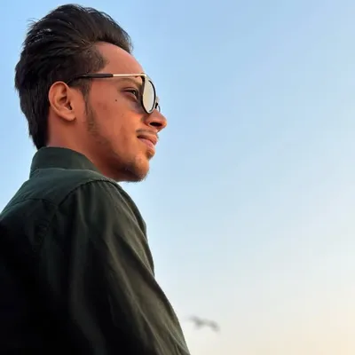 ๐UMAIR๐ profile