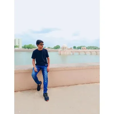 AJ⚡ profile