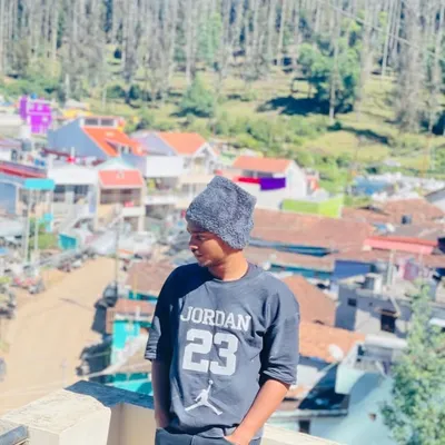 ๏ผก๊ซ๐๐s profile