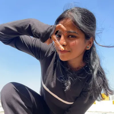 புவனி 💙 profile