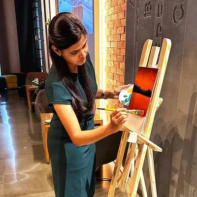 Himanshi profile
