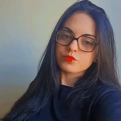 Julia Andrade profile