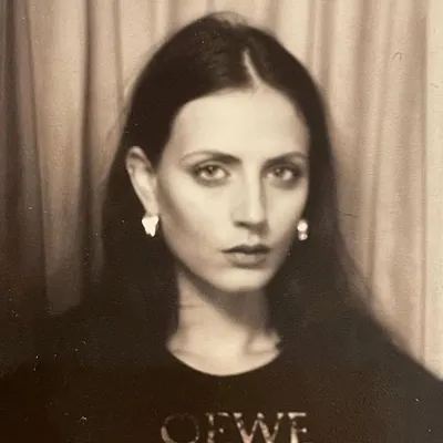 Julie Robert profile