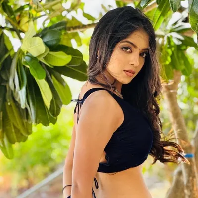 Khushi Dubey profile