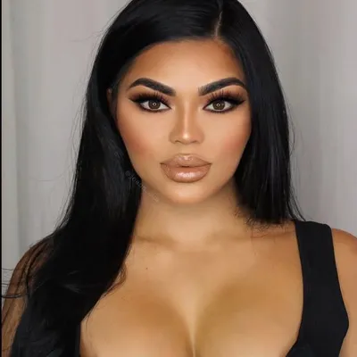 KLAUDIA LEAL profile