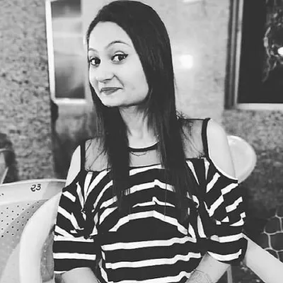 komal profile