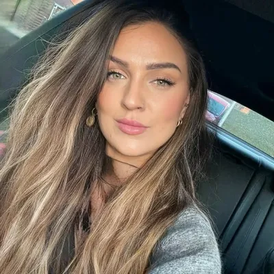 Larissa profile
