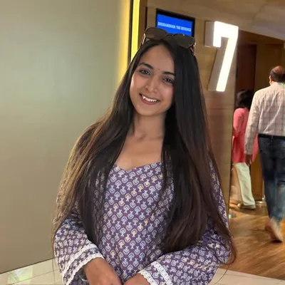 𝘭𝘢𝘷𝘪𝘯𝘢 <3