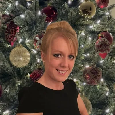 Hannah - Love For Christmas profile