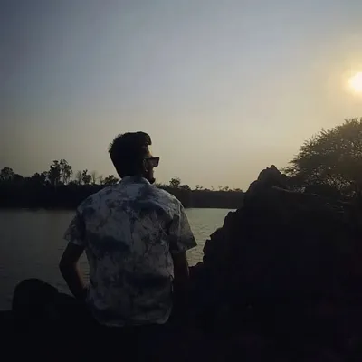 .ملیک. 🕊️ profile