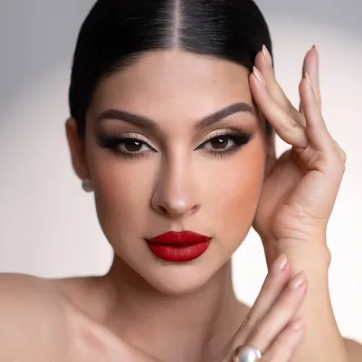 Mariana Zambrano profile