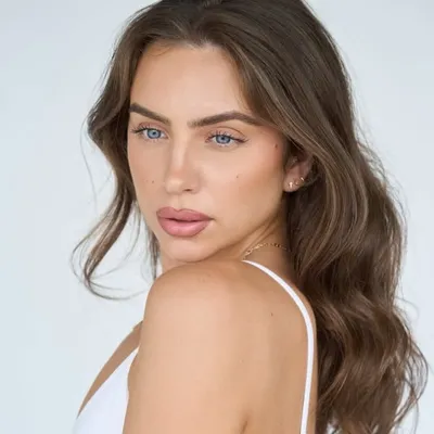 Hollie Louise profile