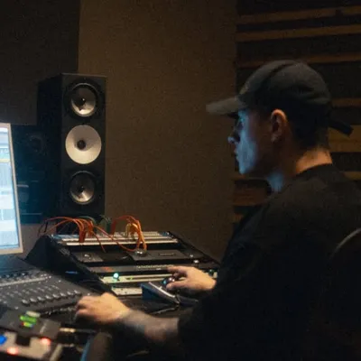 Alejandro Patiño “MOSTY” profile