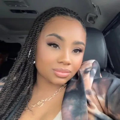 Pronounced (Na•Quay•Sha) profile