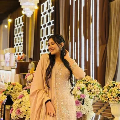 PARI CHUGH❤️ profile