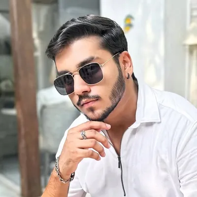 Parth Mundhra ⚡️ profile
