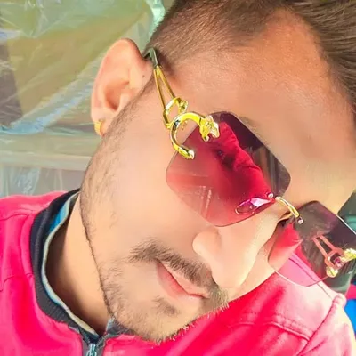 ๐ R o c k e y vanzara ๐ profile