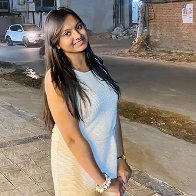 सृष्टि शर्मा profile