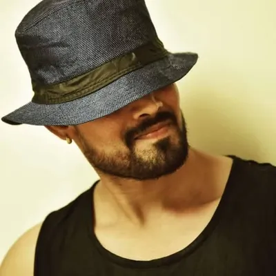 Ravℹ Yadav🗿 profile