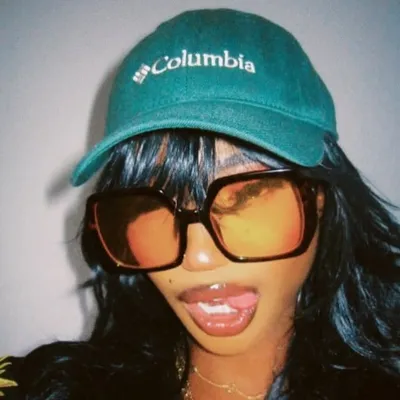 C L A Ï R E 🦋 profile