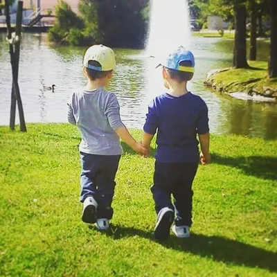 _TravelTwins_ profile