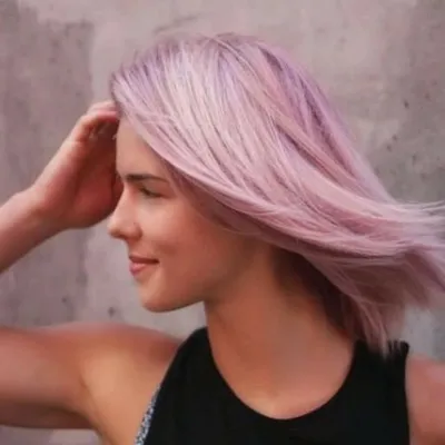 Emily Bett Rickards 🌸 profile