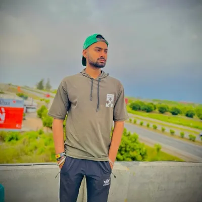 Thakurr...⚔️ profile