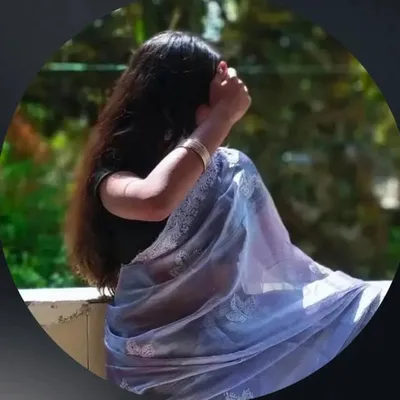 VARSHU🤍 profile