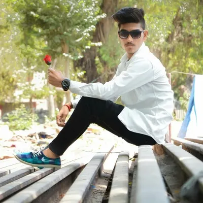 👑Vinay Makwana❤✌ profile
