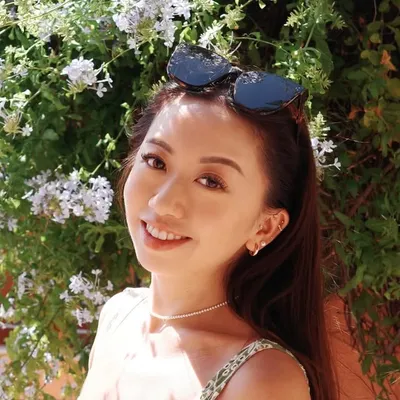 zoe • hong kong & beyond profile