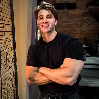 Aaron Miller | Men’s Fitness Coach profile