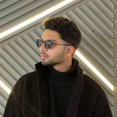 A S H I Q U E profile
