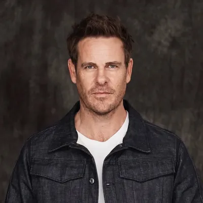 Aaron Jeffery profile