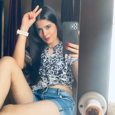 aayushi tyagi profile