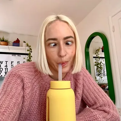 Abby | Fashion Internet Person