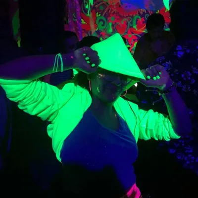~ N E O N A R T G A L L E R Y ~ profile