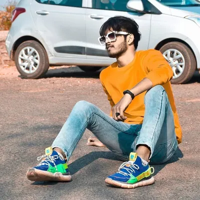Abhi ๐ซ๐๏ธ profile