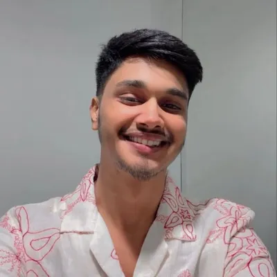 •अभि𝐬𝐡𝐞𝐤• profile