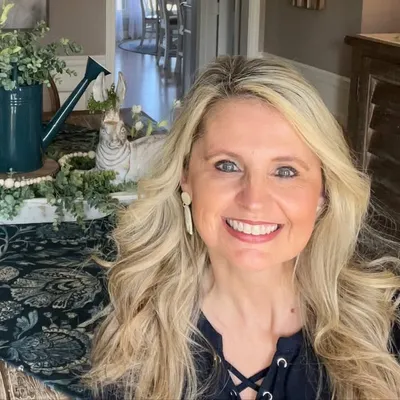 Leslie Weiser | Decorating, Recipes & More profile