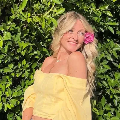 Lauren Nowell | Regenerative Health & Prosperity Mentor profile