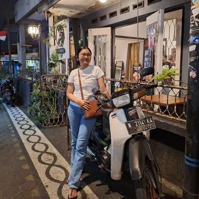 Adresjanti Dewi profile