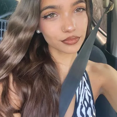 ADRIANA LLAMAS profile