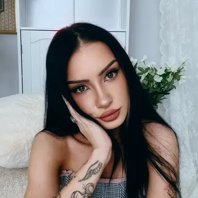 Adrianna Skon 🌹 profile